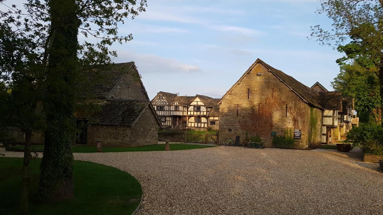 The Threshing Barn At Penrhos Court Villa Kington  Exterior foto