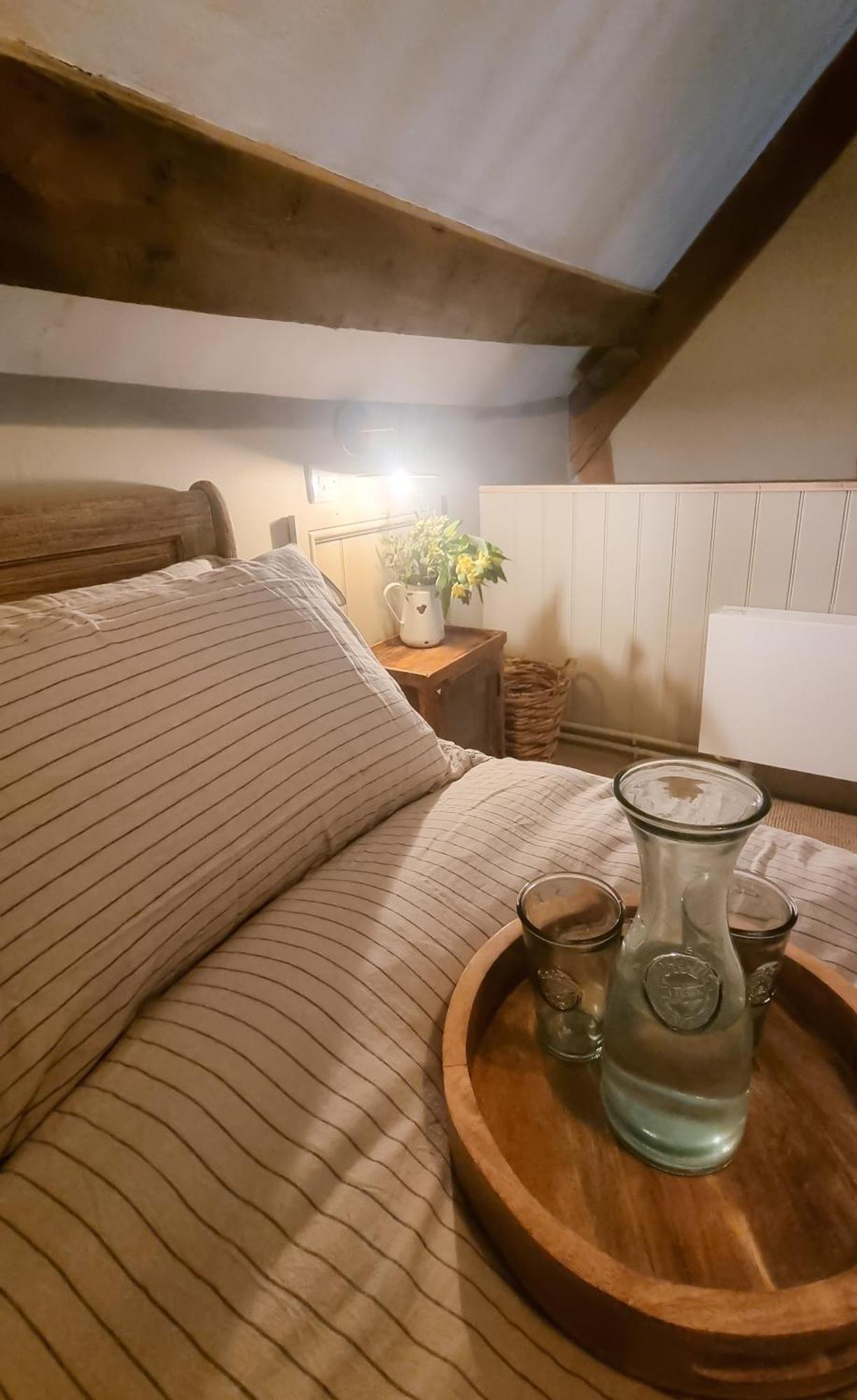 The Threshing Barn At Penrhos Court Villa Kington  Cameră foto