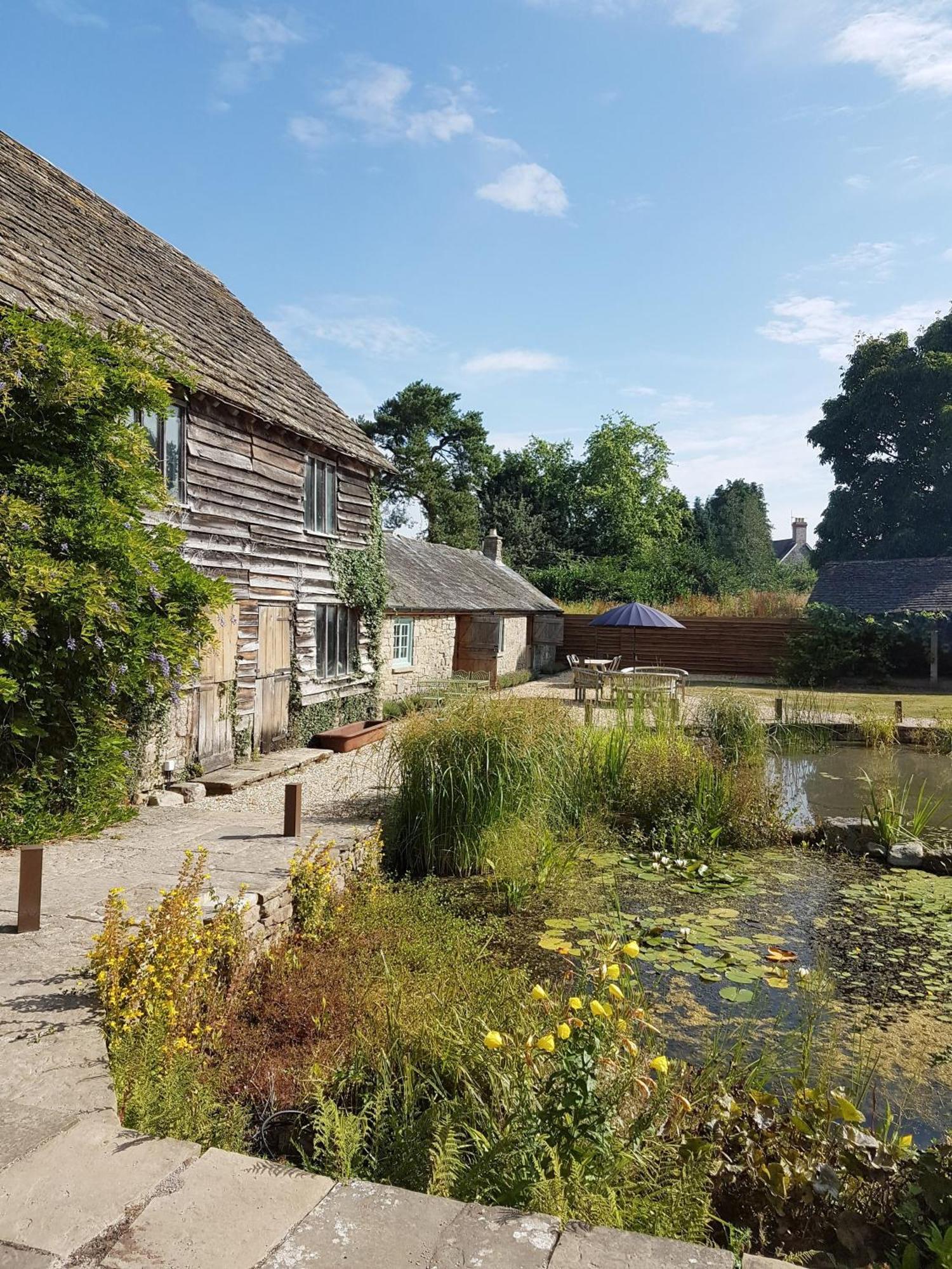The Threshing Barn At Penrhos Court Villa Kington  Cameră foto